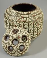 Mihály Béla: Fedeles ikebana. Jelzett, mázhibákkal, d: 15 cm, m: 14 cm