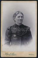 cca 1910 Női portré, keményhátú fotó Klapok Alajos aradi műterméből, 10,5×6,5 cm