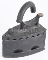 2 darab szenes vasaló, egyik csavarhiánnyal, m: 20-23 cm