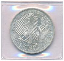 Német Szövetségi Köztársaság 1989. 10M Ag "A Német Szövetségi Köztársaság 40. évfordulója" T:AU lezárt fóliatokban Federal Republic of Germany 1989. 10 Mark Ag "40th Anniversary of the German Federal Republic" C:AU in sealed plastic case Krause KM#173