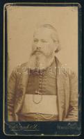 cca 1880 Pap portréja, keményhátú fotó Kossak temesvári műterméből, 10,5×6,5 cm