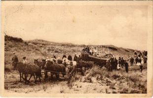 Kandestederne, Koksholms Hotel, Redningsbagden kores gennem Klitterne. Viggo Berg. / The lifeboat is driven through the dunes (EB)