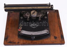cca 1924 Scripta 5 írógép, fa talpon, 23x30 cm