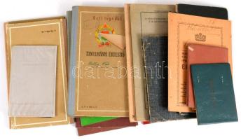 Vegyes okmány tétel, iskolai bizonyítványok, biztosítási könyvek, stb.