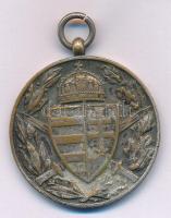 1929. "Magyar Háborús Emlékérem kardokkal, sisakkal" ezüstözött bronz kitüntetés mellszala...