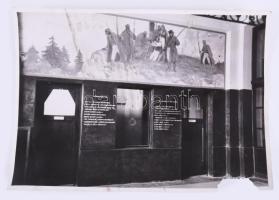 cca 1942 Kolozsvár, a M. Kir. Honvéd Hadtestparancsnokság épületét ábrázoló felvételek (külső homlok...