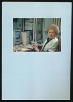 Erdész Jánosné: Erna. Egy titkárnő életútja és munkasikerei. DEDIKÁLT! 2002, Magánkiadás. Kiadói pap...