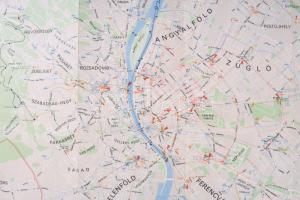 1978 A Budapesti Közlekedési Vállalat (BKV) vonalhálózati térképe, kis sérülésekkel, 47x66 cm