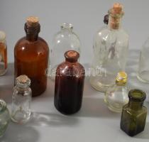 16 darab régi kis üveg, közte patikai, klf méretben