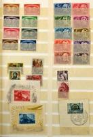 Magyar és külföldi átnézetlen hagyatéki anyag 2 db berakóban és 1 db Turul világalbumban, zacskókban...