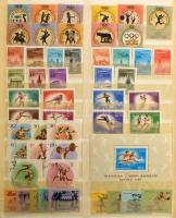 Magyar és külföldi átnézetlen hagyatéki anyag 2 db berakóban és 1 db Turul világalbumban, zacskókban...