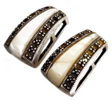 2 darab ezüst (Ag) gyűrű m: 56 + ezüst (Ag) fülbevaló pár, bruttó 18g