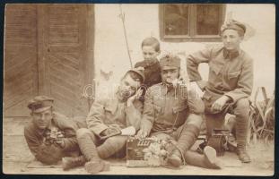 1919 Jánoshalmai vörös távbeszélő katonacsoport a Tanácsköztársaság idején, fotó, hátoldalon feliratozva, 9×13,5 cm