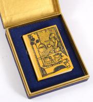 Némelly étkek készítési módgya. XVIII. századi kéziratokból összeáll.: Schram Ferenc. (Minikönyv.) Bp., 1972, Egyetemi Nyomda. Kiadói nyl-kötés, díszdobozban. Számozott, 469. számú példány.