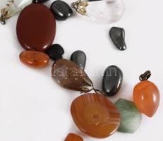 Klf achátok, közte nagyobb méretű