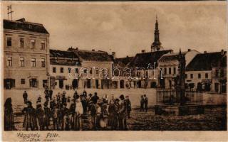 Vágújhely, Neustadt an der Waag, Nové Mesto nad Váhom; Fő tér, Süss üzlete / main square, shops (vágott / cut)