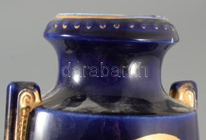 Cseh alt wien kétfüles váza, historizáló jelenettel, gyári mázhibával, kopással, m: 25,5 cm