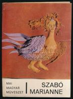 Nagy Ildikó: Szabó Marianne. Mai Magyar Művészet. A szerző, Nagy Ildikó (1940- ) művészettörténész, illetve Szabó Marianne (1932- ) Munkácsy Mihály-díjas iparművész, textilművész által aláírt példány! Bp., 1979, Képzőművészeti Alap, 46 p.+ XVI t.+ 1 melléklet. Fekete-fehér és színes reprodukciókkal illusztrálva. Kiadói papírkötés, kisebb ázásnyomokkal.