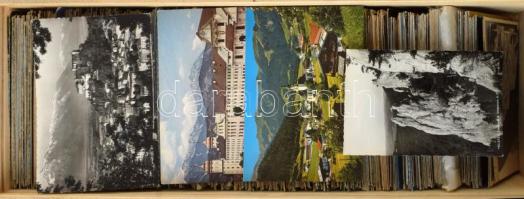 AUSZTRIA - Kb. 1000 db MODERN város képeslap dobozban / AUSTRIA - Cca. 1000 modern town postcards in a box