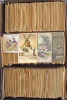 Kb. 2000 db RÉGI és MODERN motívum képeslap, üdvözlőlap dobozban / Cca. 2000 pre-1960 greeting and motive postcards in a box