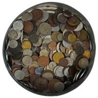 Vegyes, főleg külföldi érmetétel 1950-ig, mintegy ~2kg súlyban, fém dobozban T:vegyes Mixed mostly foreign coin lot in metal box, coins until only 1950 (~2kg) C:mixed