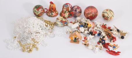 55 darab fenyődísz és lánc