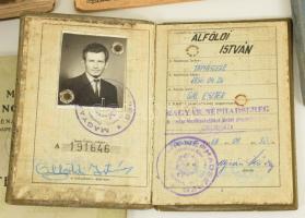 Vegyes igazolvány és okmány tétel (katonai igazolvány, balesetelhárítási útmutató, betétkönyv, stb.)