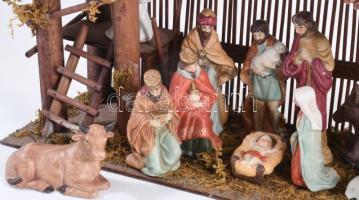 Betlehemi jászol, 11 darab porcelán figurával (egyik sérült), dobozában, 40x26 cm