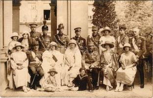 A jugoszláv és a román királyi család I. Sándor jugoszláv király és Mária román hercegnő esküvőjén 1922. év nyarán. / The Yugoslav and Romanian royal families. The wedding of King Alexander I of Yugoslavia and Princess Maria of Romania in the summer of 1922. "Julietta" photo