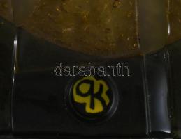 Kalmár Pál: Falióra. Anyagában színezett üvegblokkokból épített iparművész falióra, jelzett, hibátla...