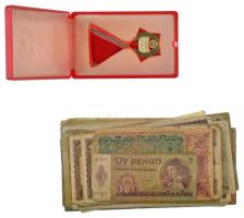 Vegyes, 41db-os magyar bankjegy tétel + ~1970. "Kiváló Munkáért" aranyozott kitüntetés mellszalagon, eredeti tokban T:F,VG