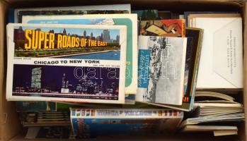 1 cipős doboznyi MODERN füzet és nagyméretű képeslap / 1 box of MODERN booklets and big size postcards