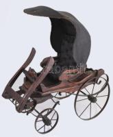 cca 1900-1930 Antik gyermek "kutya" hintó. Kézzel készített. Fa, kovácsoltvas kerekekkel, viaszkosvászon napernyővel. Kiválóan működő. Korának megfelelő állapotban, 60x62 cm