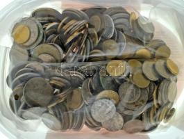 Vegyes, magyar és külföldi érmetétel mintegy ~1kg súlyban T:vegyes Mixed, Hungarian and foreign coin lot (~1kg) C:mixed
