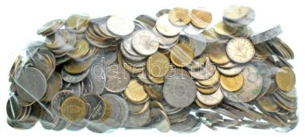 Vegyes, magyar és külföldi érmetétel mintegy ~1kg súlyban T:vegyes Mixed, Hungarian and foreign coin lot (~1kg) C:mixed
