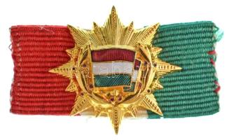 1956. "A Magyar Népköztársaság Zászlórendjének I. fokozata" a kitüntetés aranyozott, zománcozott tombak miniatűrje szalagsávon (25mm) T:AU Hungary 1956. "Flag Order of the Hungarian People's Republic, 1st Grade" gold-plated, enamelled tombac miniature accessorie with miniature ribbon (25mm) C:AU