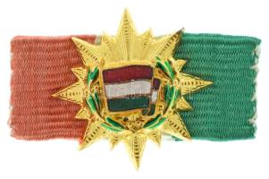 1956. "A Magyar Népköztársaság Zászlórendjének IV. fokozata" a kitüntetés aranyozott, zománcozott tombak miniatűrje szalagsávon (25mm) T:AU Hungary 1956. "Flag Order of the Hungarian People's Republic, 4th Grade" gold-plated, enamelled tombac miniature accessorie with miniature ribbon (25mm) C:AU