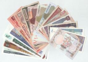 17db-os ázsiai bankjegytétel, közte India, Pakisztán, Laosz, Mianmar T:UNC-F
17pcs Asian banknote l...