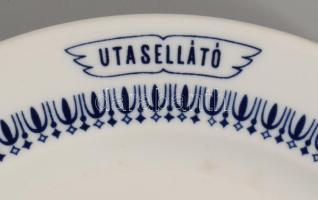 Alföldi utasellátó 2 darab tányér, jelzett, kopással, d: 19,5 cm