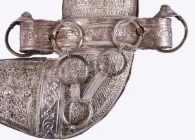 Dísz kindzsál, ezüsttartalmú szerelékkel, h: 19 cm