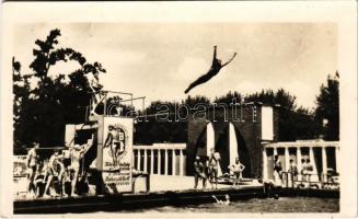 1951 Debrecen, uszoda, fürdőzők, Ruházati Bolt reklám. Képzőművészeti Alap (EK)