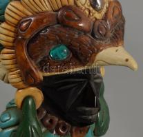 2 darab obszidián azték figura, egyikről 2 tolldísz hiányzik, h: 17-17,5 cm