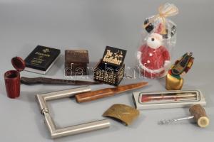 Vegyes bolha tétel, közte csengő, zenedoboz, levélnyitó, kilincs, kártya, stb.