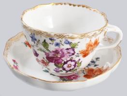 Meissen antik kézzel festett teás csésze, aljjal, jelzett, aranyozáson kopással, kardos jelzés, d: 15 cm