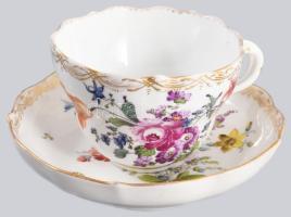 Meissen antik kézzel festett teás csésze, aljjal, jelzett, aranyozáson kopással, kardos jelzés, d: 15 cm