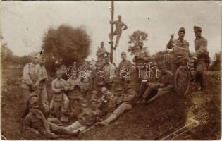 1915 Osztrák-magyar katonák a fronton, kerékpár / WWI Austro-Hungarian K.u.k. military, soldiers on the battlefield, bicycle. photo + "K.u.k. Feldpostamt 125" "K.u.k. Fest. Art. Rgt. Frh. v. Beschi Nr. 2. 8. Marschkomp." (lyukak / pinholes)