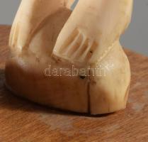 Nő tállal. antik faragott elefántcsont szobor, fa talapzaton, ragasztott, m: 24,5 cm