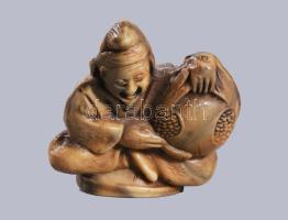 Antik japán faragott csont szobor, m: 3,5 cm