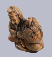 Antik japán faragott csont szobor, m: 3,5 cm