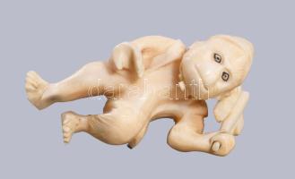 Okimono - majom alak. Japán vagy Kína, cca 20. sz eleje, faragott elefántcsont, m: 5,5 cm